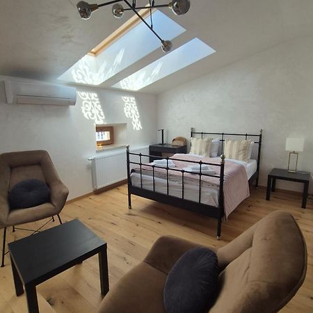 Aparthotel Miodowa 25 Краков Экстерьер фото