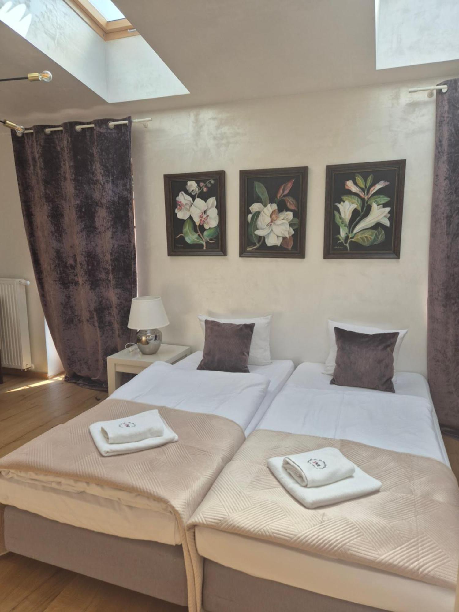 Aparthotel Miodowa 25 Краков Экстерьер фото