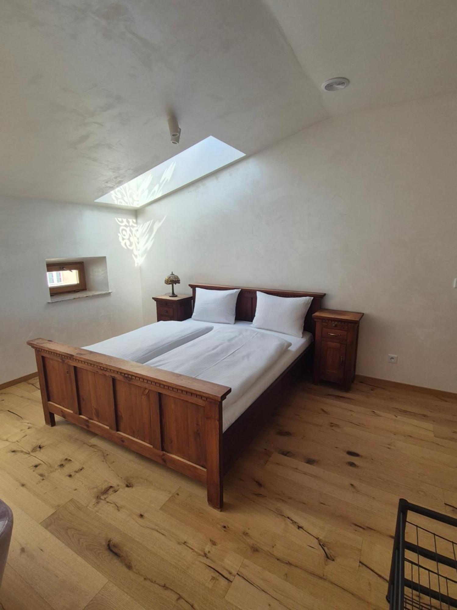 Aparthotel Miodowa 25 Краков Экстерьер фото