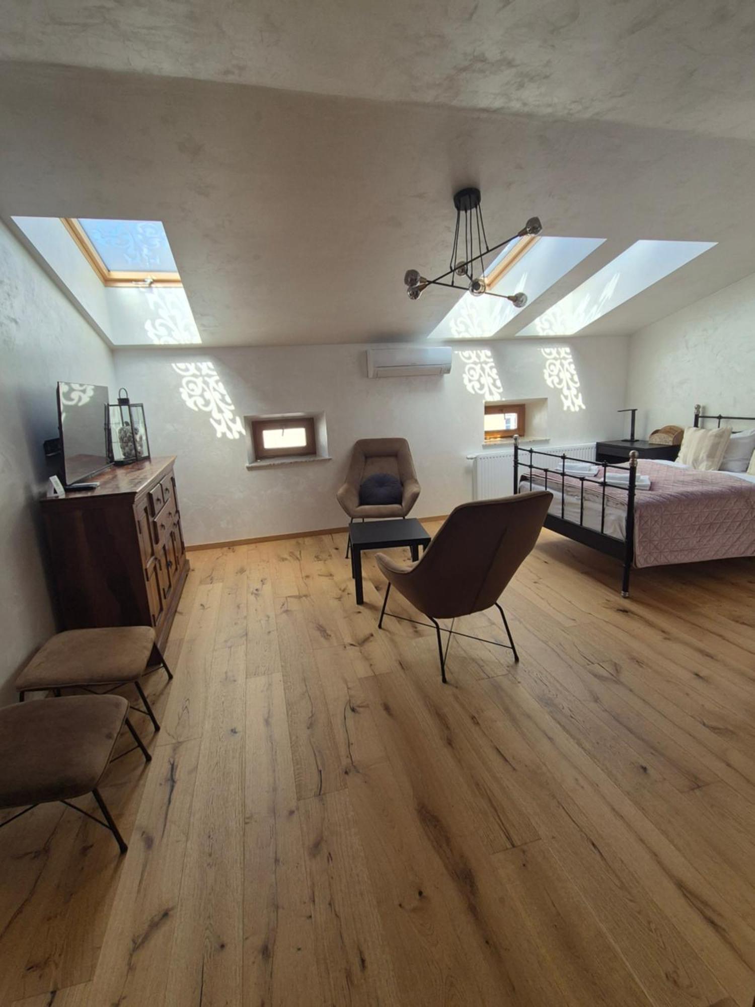Aparthotel Miodowa 25 Краков Экстерьер фото